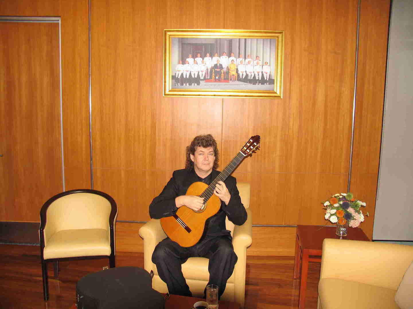  guitar donation to hm the king 